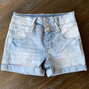 SO high waisted shorts